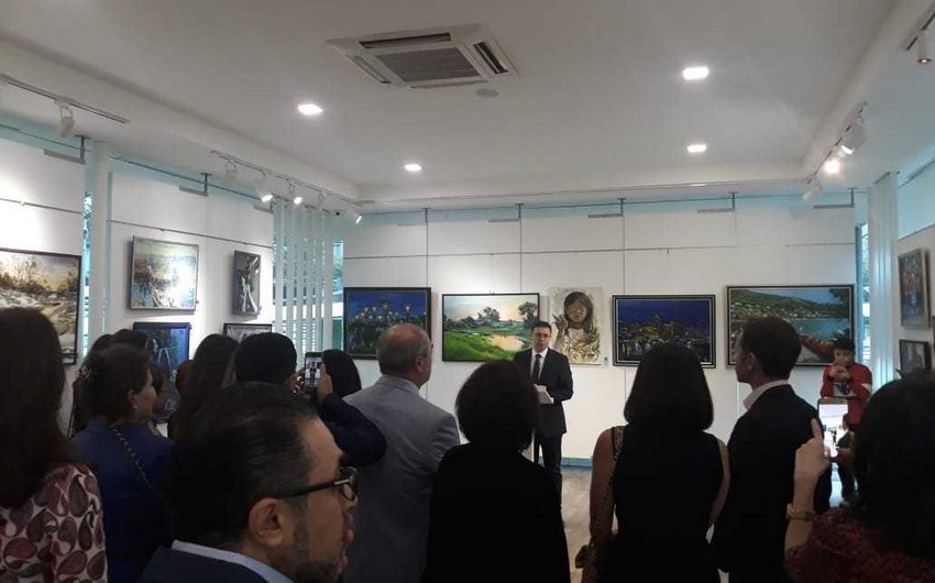 Sinqapurda gənc azərbaycanlı rəssamların sərgisi açılıb