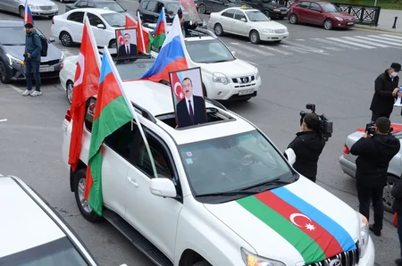 Bakıda qələbə yürüşləri keçirilir