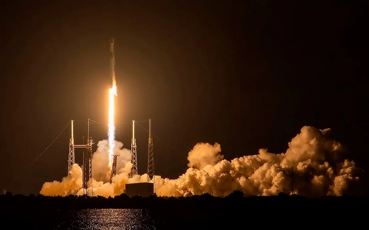 “SpaceX” raketi 28 “Starlink” internet peykini orbitə çıxarıb