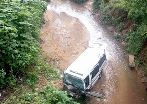 В Нигерии при падении автобуса с моста в реку погибли десятки спортстменов