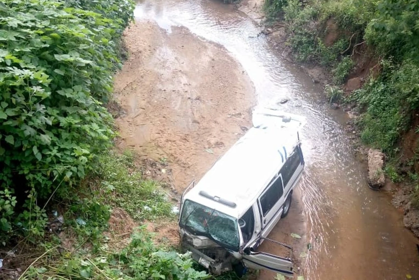 В Нигерии при падении автобуса с моста в реку погибли десятки спортстменов