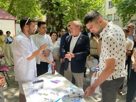 ABŞ səfirliyi “EducationUSA” məzun yarmarkası təşkil edib
