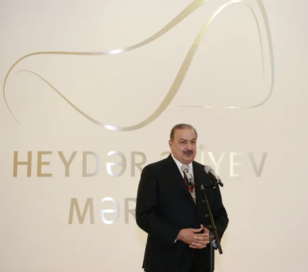 Heydər Əliyev Mərkəzində bəhreynli rəssamın “İlk qığılcım” adlı sərgisi açılıb