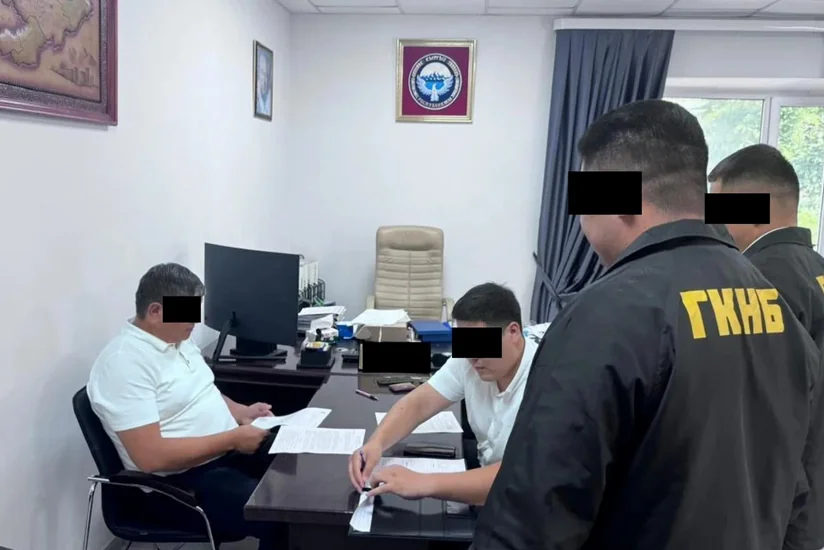 В Кыргызстане должностные лица мэрии Кара-Балты задержаны по подозрению в коррупции