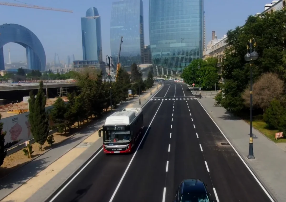 Bakının 8 Noyabr prospektinin bağlanmış hissəsi sürücülərin istifadəsinə verilib
