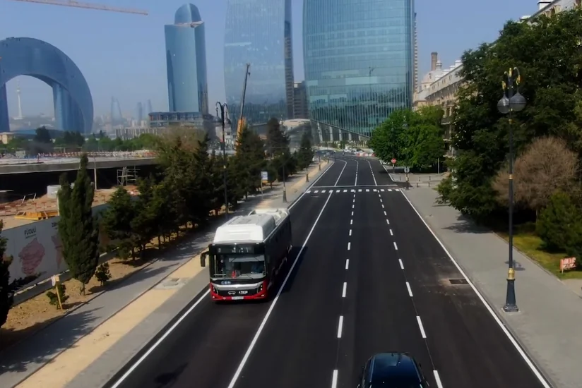 Bakının 8 Noyabr prospektinin bağlanmış hissəsi sürücülərin istifadəsinə verilib