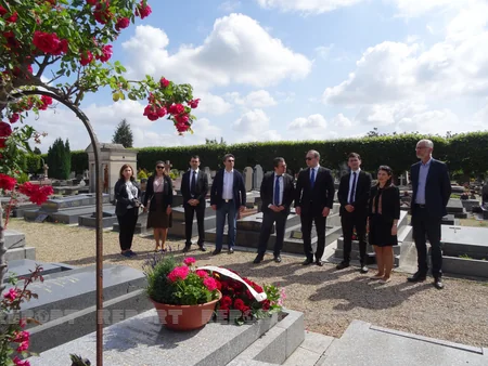 Graves of Azerbaijan Democratic Republic statesmen visited in France