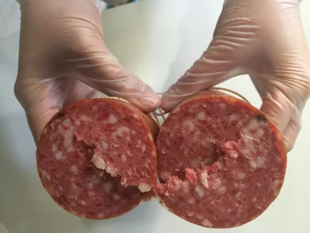 ​Bakıda satılan bir neçə adda kolbasa məhsullarının tərkibində at əti müəyyən edilib