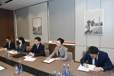Ceyhun Bayramov Çinin Avrasiya məsələləri üzrə xüsusi nümayəndəsi ilə görüşüb
