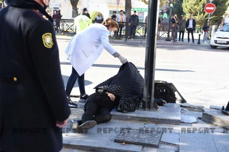 Bakıda iki avtomobilin toqquşması səkidə dayanan qadının ölümünə səbəb olub