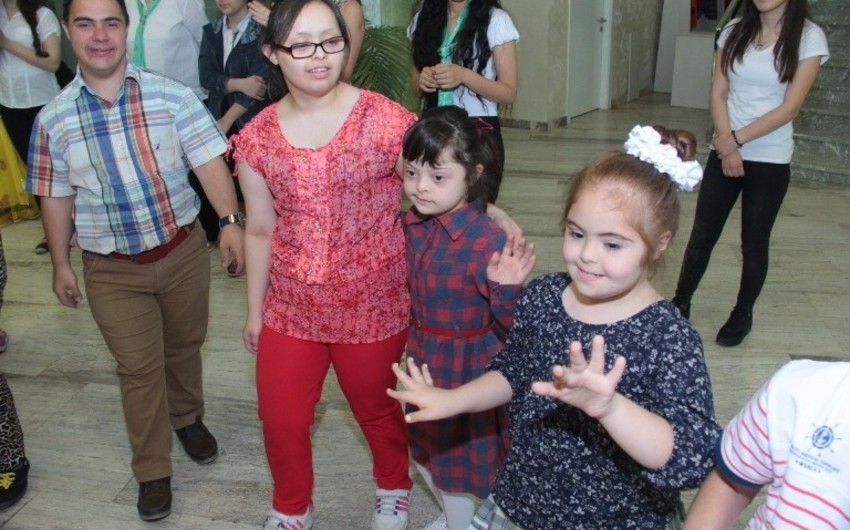 Daun Sindromlu Şəxslərin Reabilitasiya Mərkəzində uşaqlar üçün konsert keçirilib