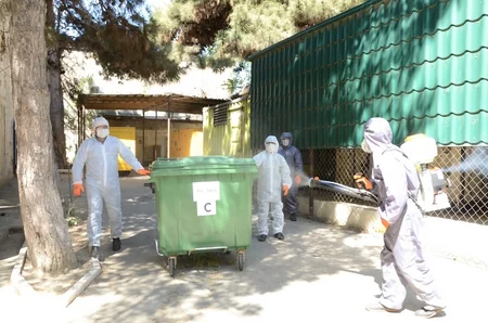 Bakıda tibb işçilərinin geyimləri xüsusi qaydada utilizasiya edilir
