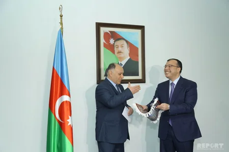 Nazir elektron qaydada pensiya təyin olunmuş ilk vətəndaşla görüşüb