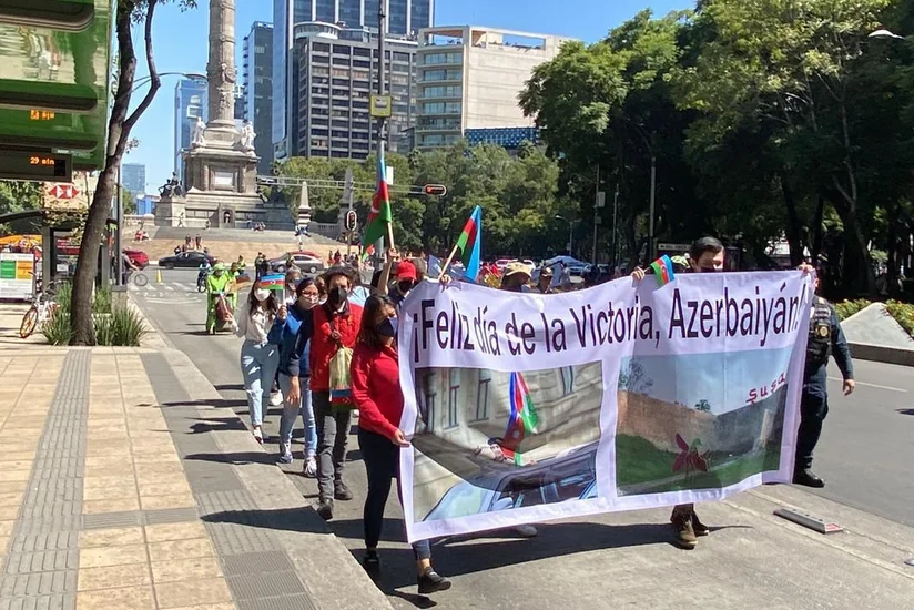 Azərbaycanın Zəfər Günü münasibətilə Meksikada yürüş keçirilib