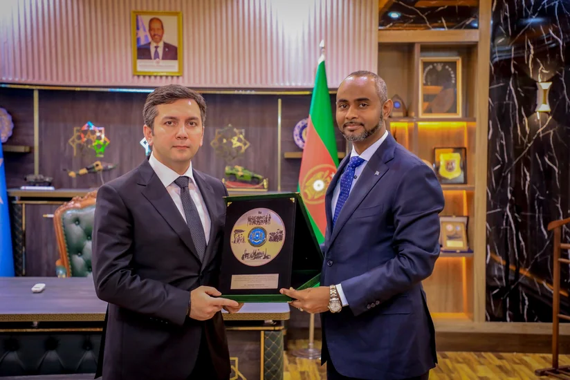 Yalçın Rəfiyev Somalinin naziri ilə müdafiə sahəsində əlaqələrin gücləndirilməsini müzakirə edib