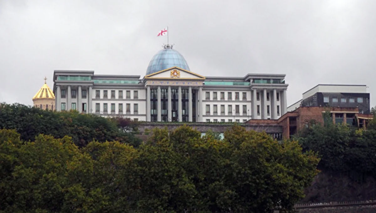 Gürcüstan prezidentinin qaynı 4 il azaqdlıqdan məhrum edilib