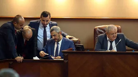 Мевлют Уйсал избран новым председателем Стамбульского муниципалитета Беюкшехер - ФОТО