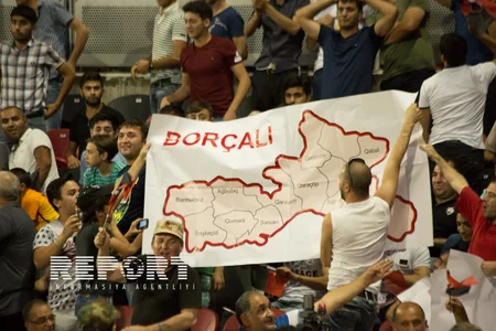 Qəbələ - Dinamo matçında Borçalı Azərbaycanındır! pankartı açılıb - FOTO