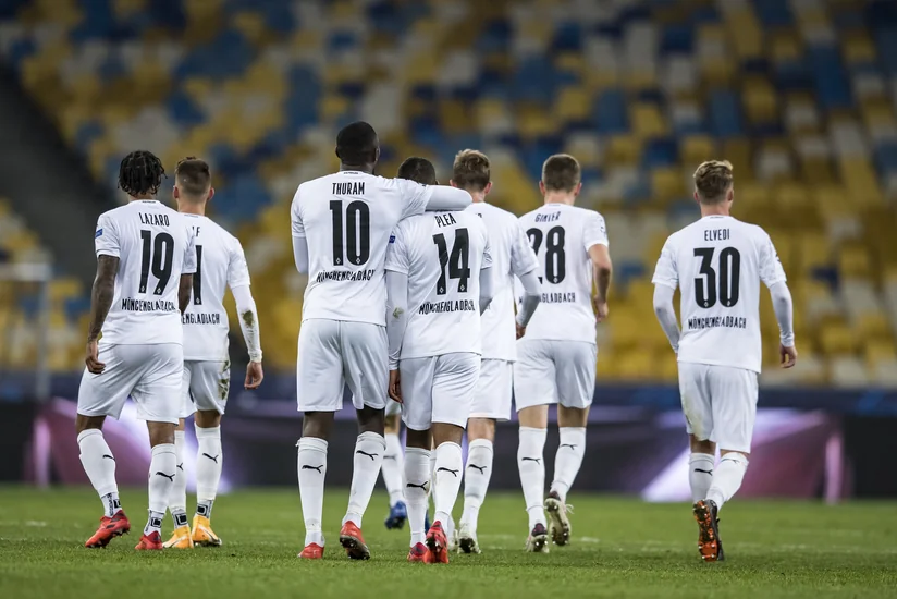 Шахтер разгромлен дома, Локомотив сыграл вничью