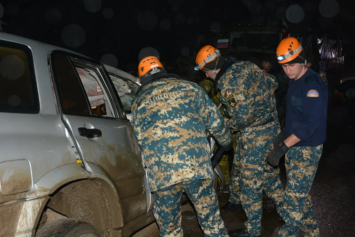 Car with Russian servicemen crashes in Armenia