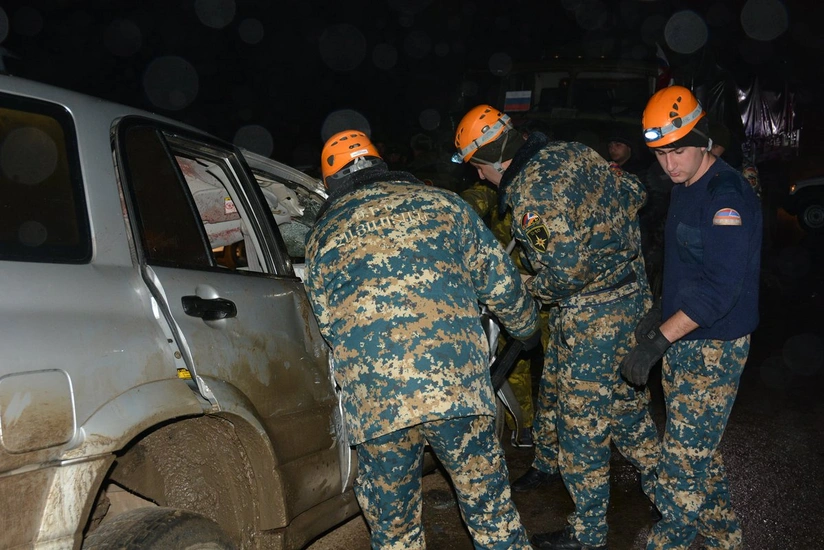 Car with Russian servicemen crashes in Armenia