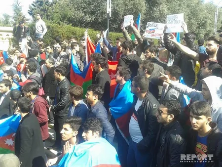 Bakıda minlərlə gənc Əsgər irəli! şüarı ilə yürüş keçirib - VİDEO