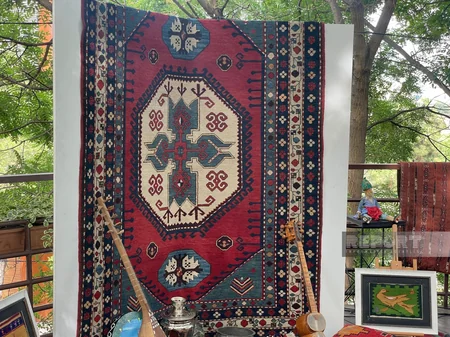 Gürcüstanda festivalda Azərbaycan xalçaları, musiqi alətləri, geyimləri nümayiş etdirilib
