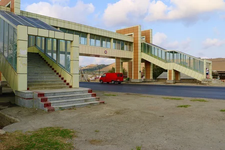 Xocahəsəndə dağılmış yerüstü piyada keçidi bərpa edilib