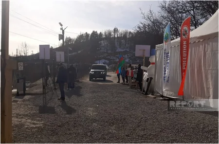 Total of 30 vehicles of peacekeepers move freely through Khankandi-Lachin road