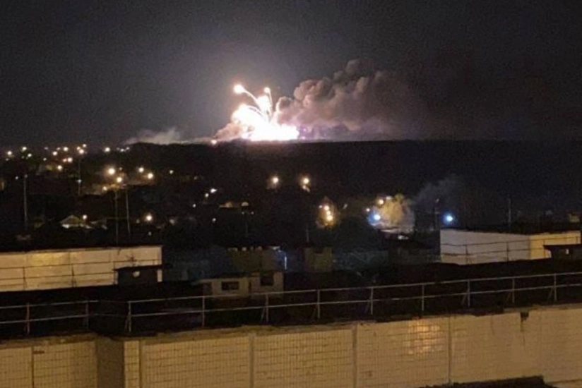 Rusiyada şəhərciyə mərmi düşüb, bir neçə hərbçi xəsarət alıb