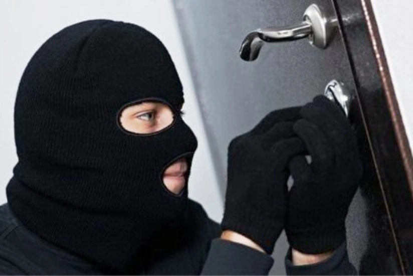 Bakıda beynəlxalq tibb mərkəzinin rəhbərinin evindən oğurluq olub - FOTO