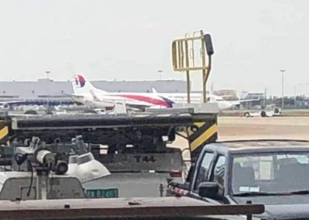 Şanxay aeroportunda uçuş zamanı təyyarənin təkərləri partlayıb