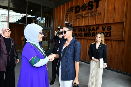 Azərbaycanın və Türkiyənin birinci xanımları Bakıdakı DOST İnklüziv İnkişaf və Yaradıcılıq Mərkəzi ilə tanış olublar - YENİLƏNİB