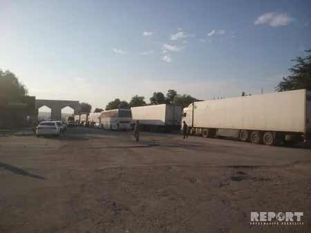 Traffic jam on Azerbaijani-Russian border, trucks not allowed - PHOTO