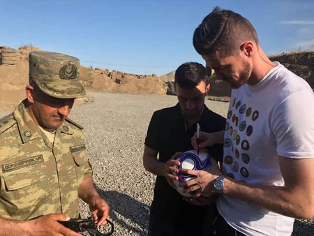 Qarabağ” klubunun futbolçuları cəbhə bölgəsində olublar