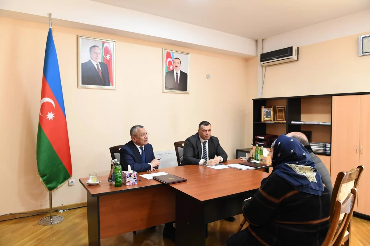 Dövlət Komitəsinin sədri Gəncədə vətəndaşları qəbul edib