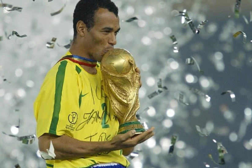 Futbol üzrə braziliyalı ikiqat dünya çempionu Bakıya gələcək