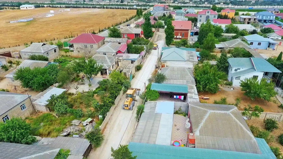 Xəzər rayonundakı küçə və yollarda təmir işləri aparlır