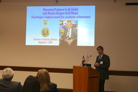Kaliforniyanın Berkli Universitetində azərbaycanlı professor Lütfi Zadəyə Azərbaycan medalı təqdim olunub
