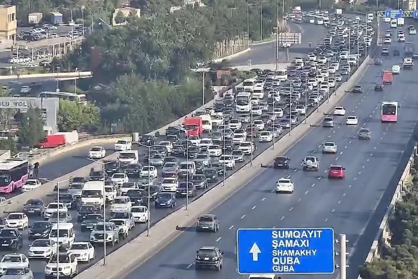Bakının bir sıra yollarında sıxlıq yaranıb