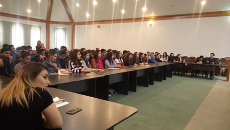 Sağlam Gələcək Mərkəzi “Uğurlu ünsiyyətin sirləri” mövzusunda seminar keçirib
