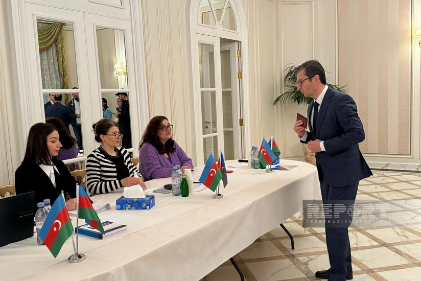 Azerbaijan's permanent delegate to UNESCO votes in Paris