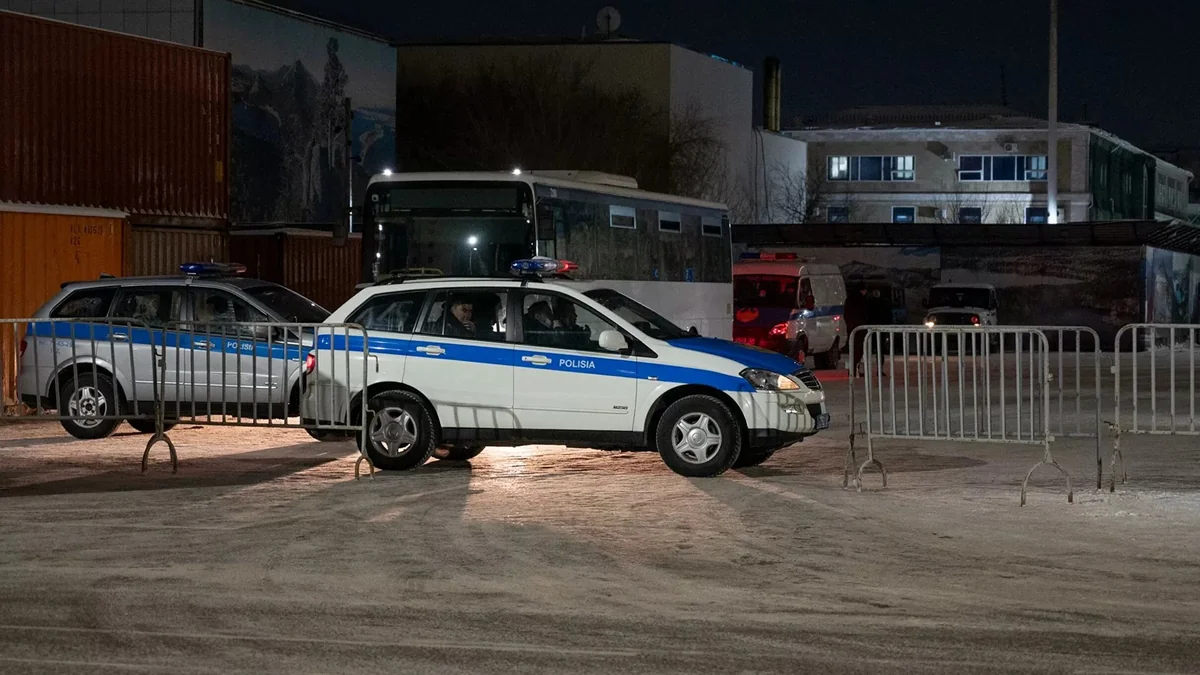 В Талдыкоргане на СИЗО напали вооруженные люди, один из нападавших убит