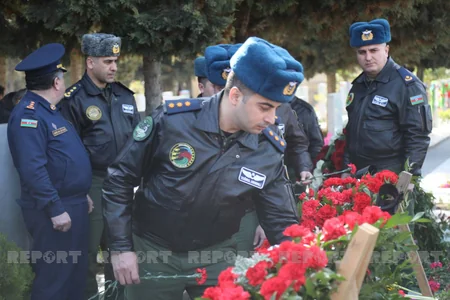 Aprel döyüşlərinin şəhid pilotlarının məzarı ziyarət olunub