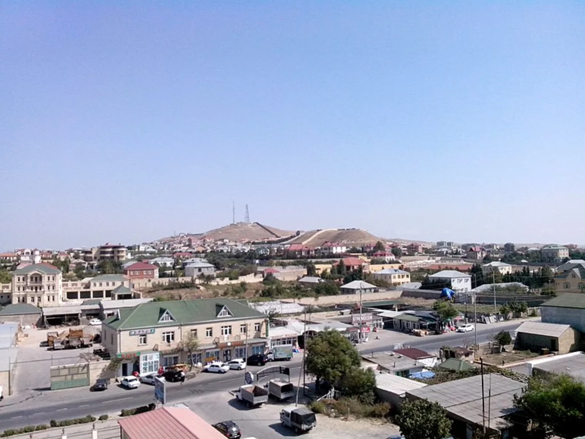 Şəhərətrafı ərazilərdəki ucuz həyət evlərini almaq sərfəlidirmi?