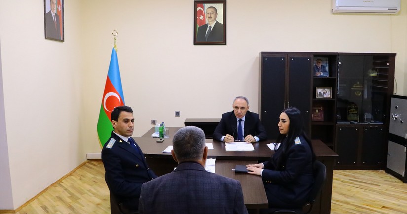 Baş prokuror Qobustanda vətəndaşları qəbul edib