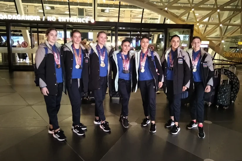 Beynəlxalq Qran Pridə uğurla çıxış etmiş Azərbaycanın gimnastları Vətənə qayıdıblar