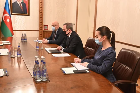 İndoneziyanın yeni səfiri etimadnaməsinin surətini Ceyhun Bayramova təqdim edib