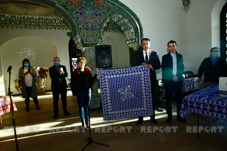 Azərbaycanlı gənclər Tbilisidə rəsm və əl işlərini nümayiş etdiriblər
