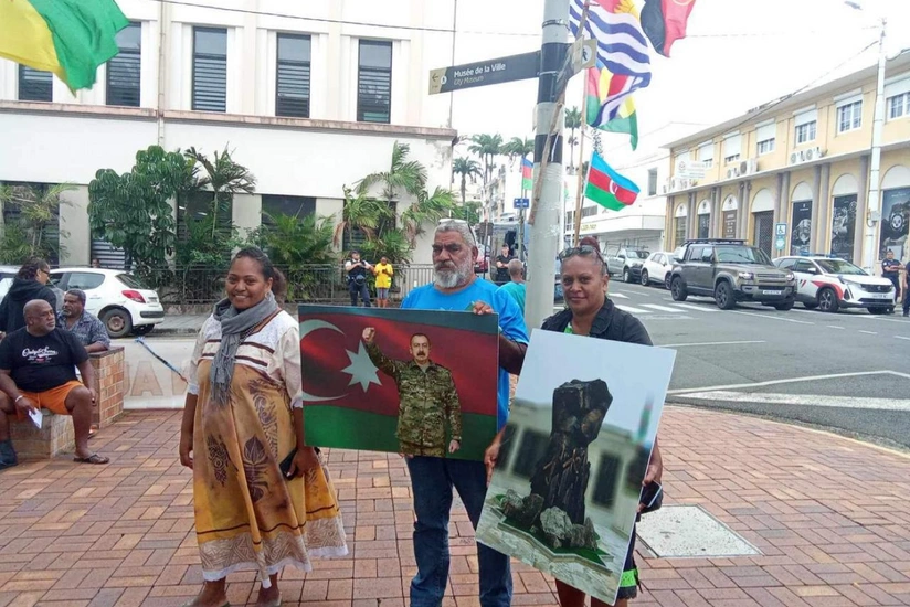 Yeni Kaledoniyada aksiyada Azərbaycan Prezidentinin və Dəmir Yumruğun plakatları qaldırılıb - VİDEO